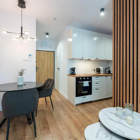 Апартаменти Golden Haven By Aparo - Nowy Apartament, Winda, Balkon, Szpital Ckd, Лодзь
